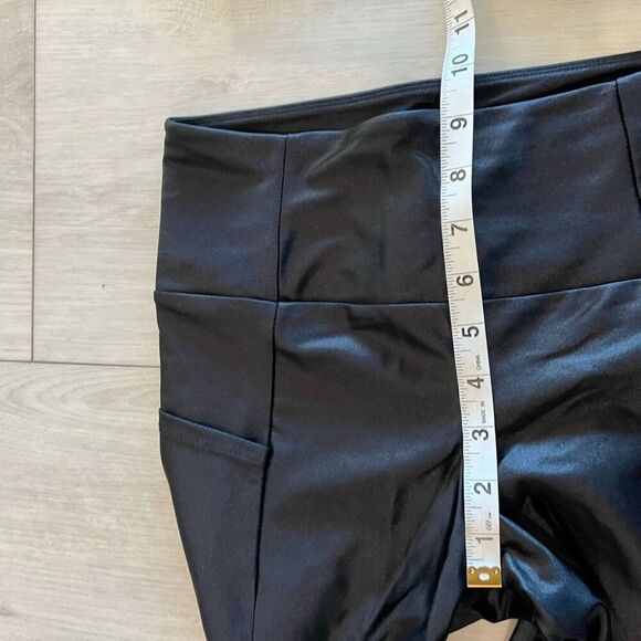 Free people movement women shorts size M - Picture 5 of 8